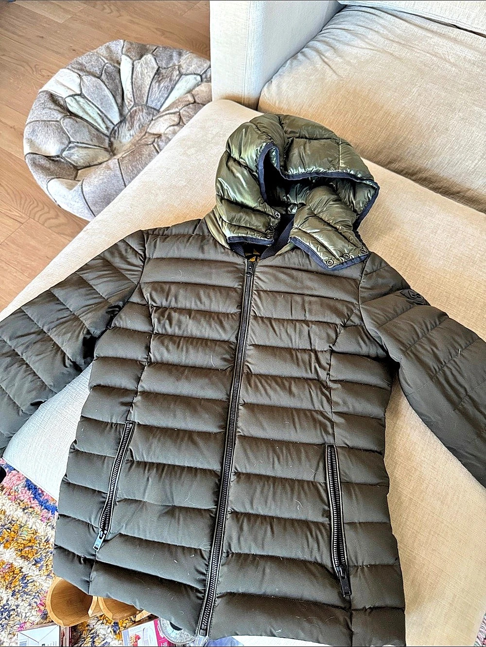 Moose Knuckles Hooded Puffer Jacket in Black & Green Like New